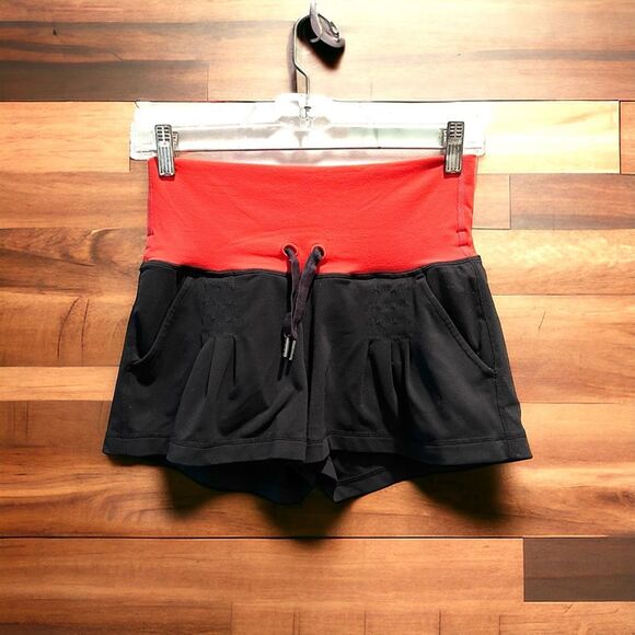 lululemon athletica Pants - Lululemon Athletica Black/Red Lined Shorts with Built in Panties Size 4